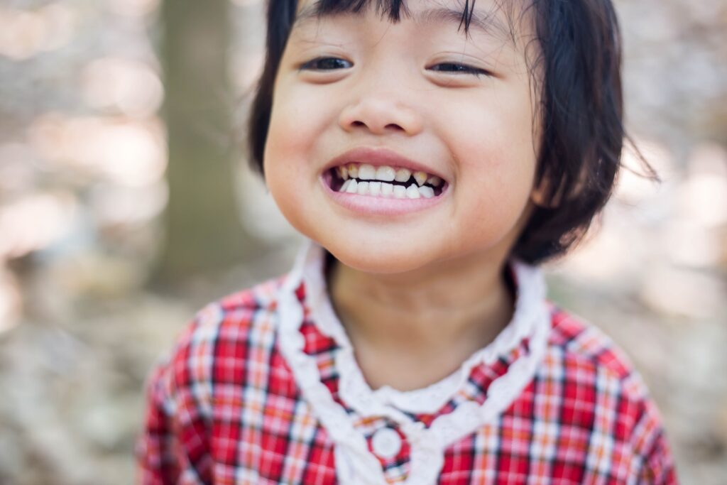 smiling child with a crossbite teeth
